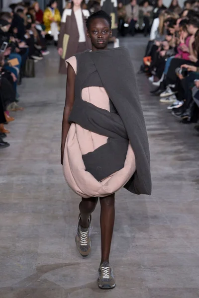Look 10